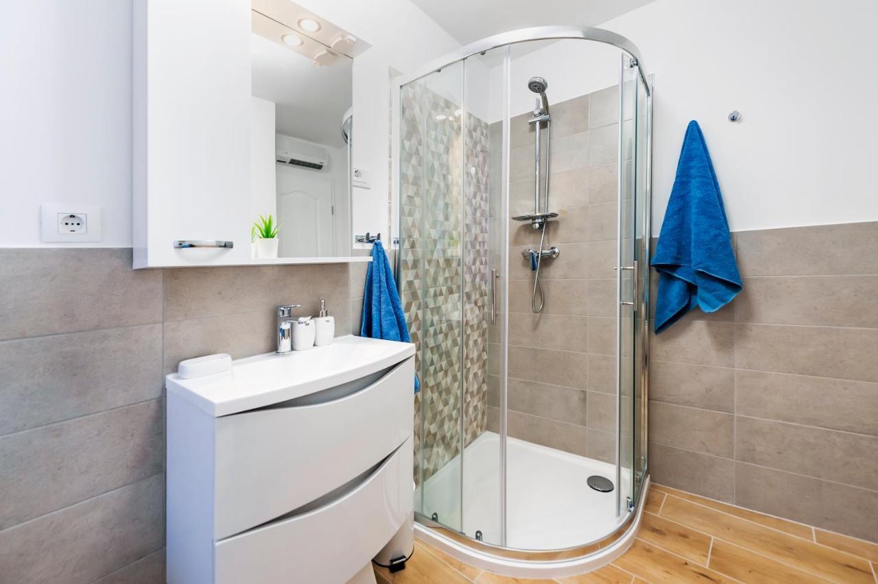 Otto Apartment With Sea View And Parking Rovinj Exterior foto