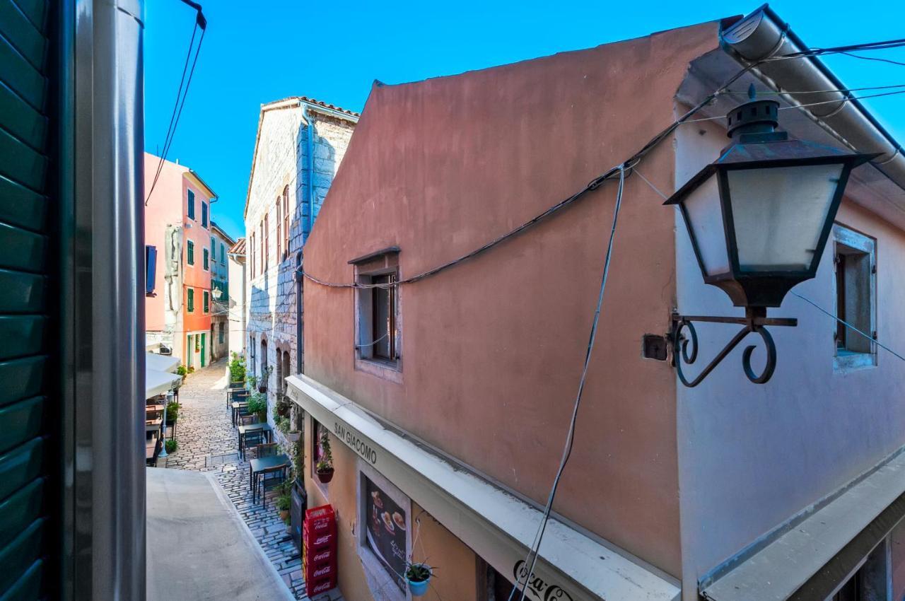 Otto Apartment With Sea View And Parking Rovinj Exterior foto